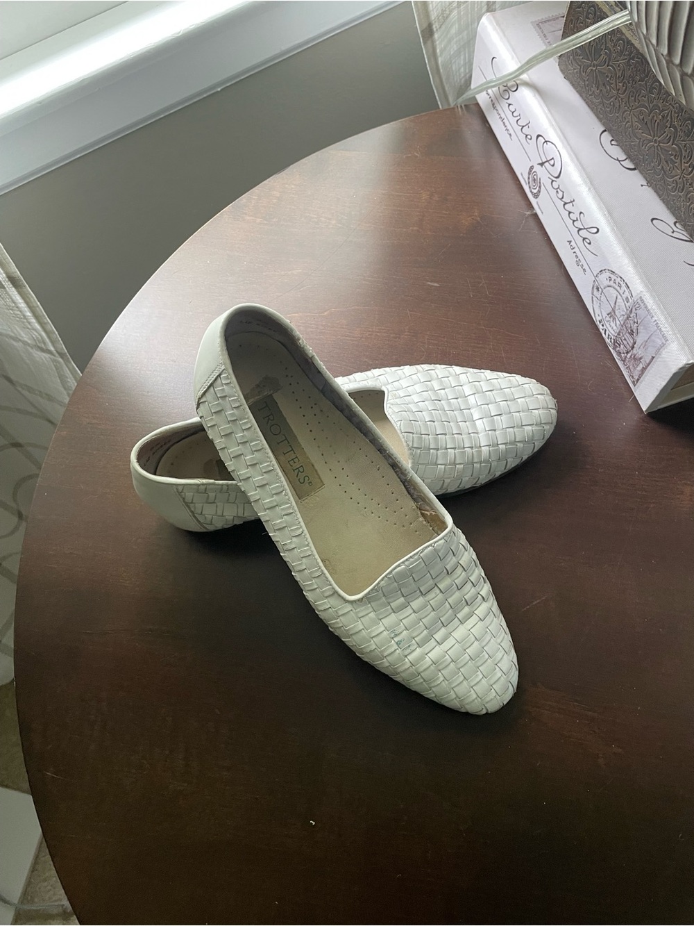 Trotters Women's Woven Pointed-Toe Flats in Cream